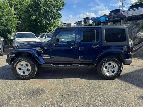 Used 2013 Jeep Wrangler Unlimited Sahara w/ Dual Top Group AWD/4WD image 8