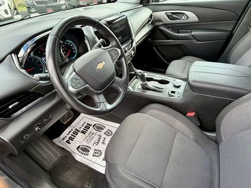 Used 2018 Chevrolet Traverse LT image 2