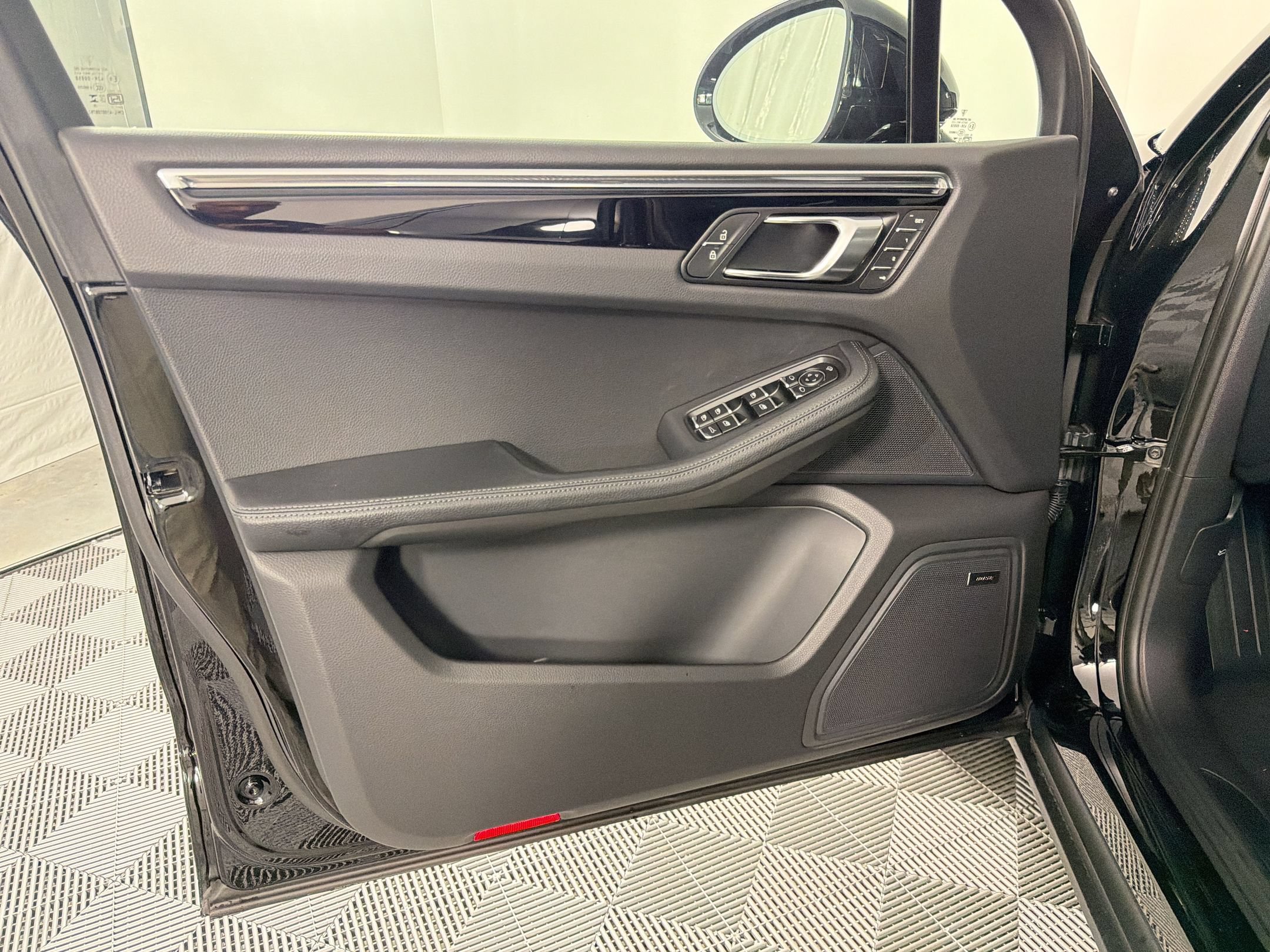 Certified 2026 Porsche Macan AWD/4WD image 15