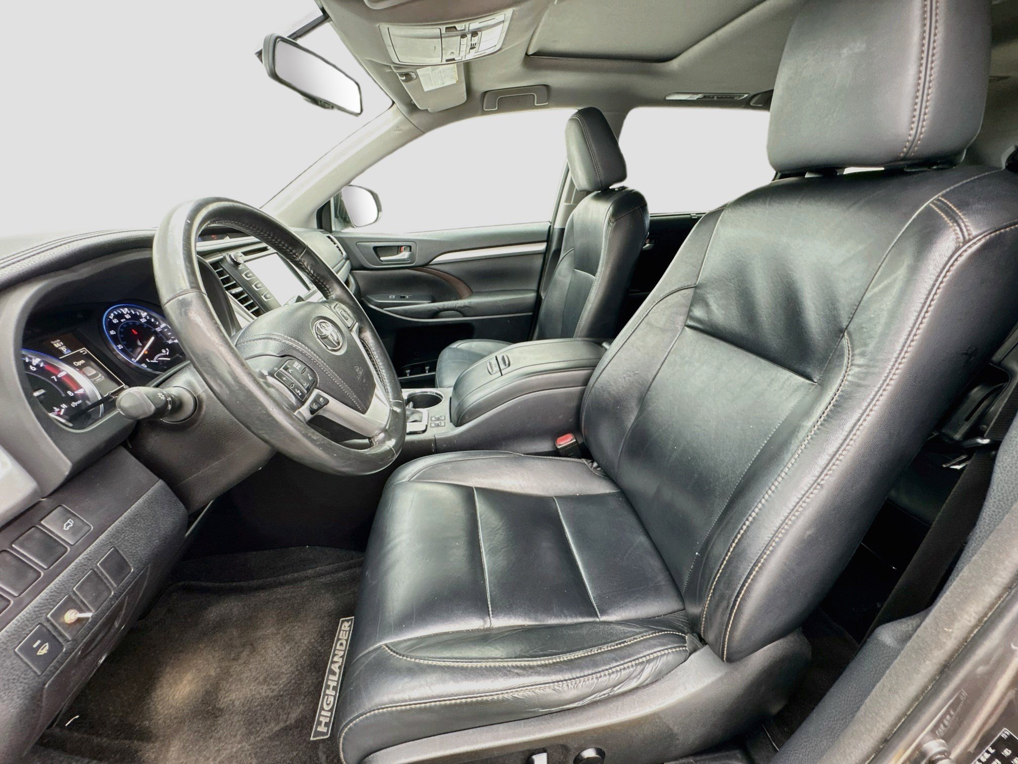 Used 2015 Toyota Highlander XLE FWD image 13