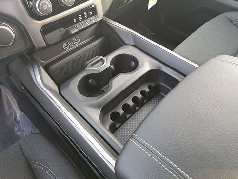 New 2026 RAM 1500 4x4 Crew Cab image 23