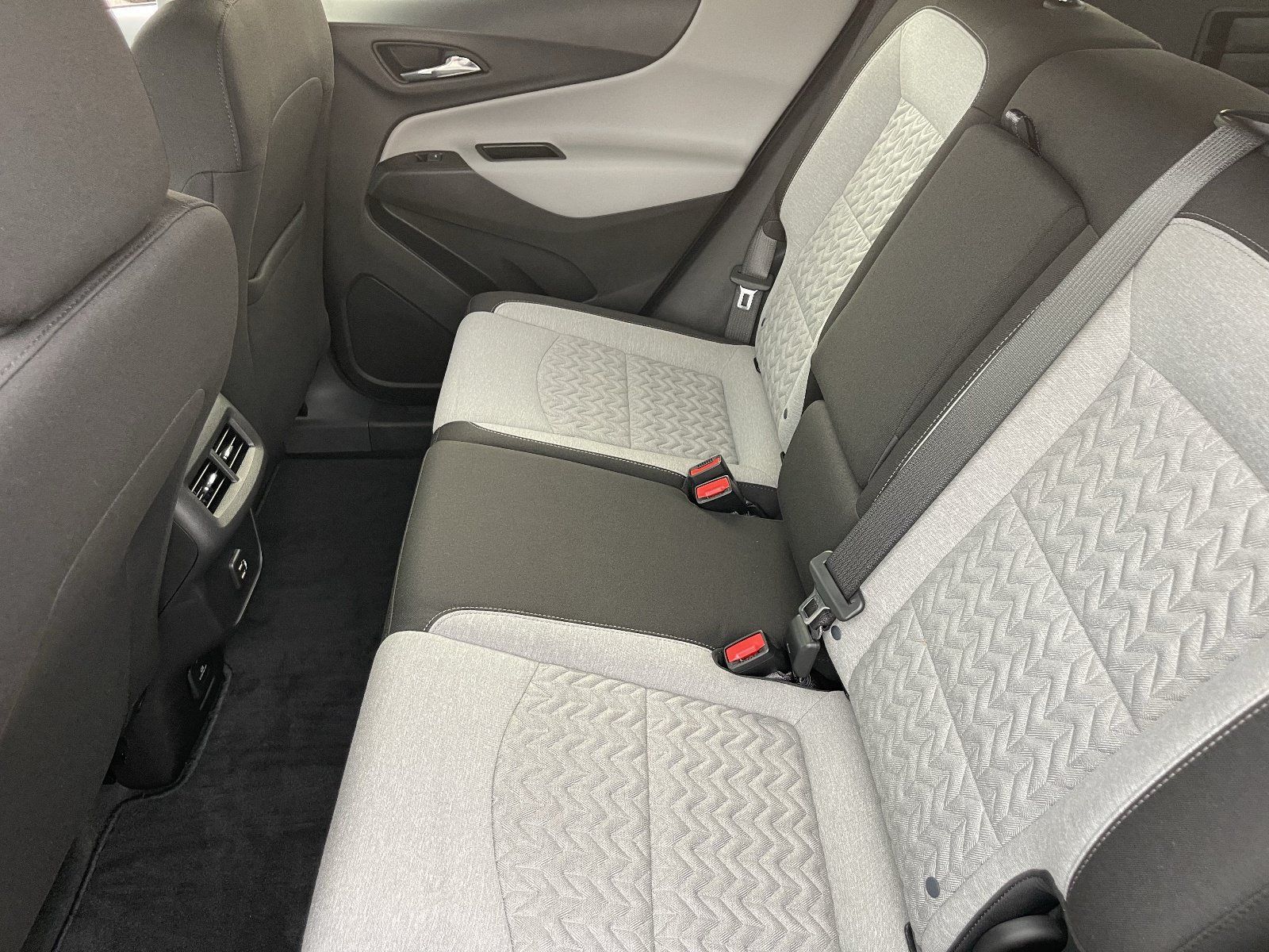 Used 2024 Chevrolet Equinox LT FWD image 18