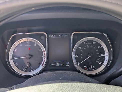 Used 2017 Nissan Titan SV image 10