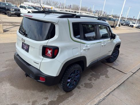 Used 2016 Jeep Renegade Latitude w/ Popular Equipment Group image 5