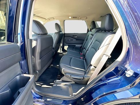 Used 2023 Nissan Pathfinder SL image 28