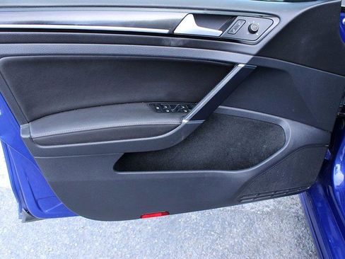 Used 2016 Volkswagen Golf R image 9