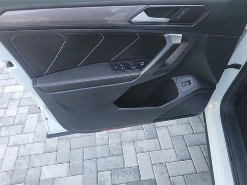 Used 2022 Volkswagen Tiguan SE image 23