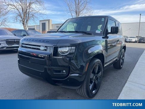 Used 2024 Land Rover Defender 90 V8 image 3