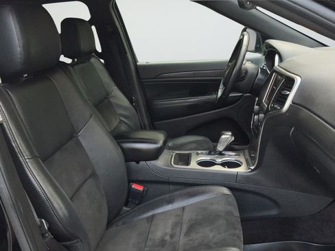 Used 2018 Jeep Grand Cherokee Altitude AWD/4WD image 26