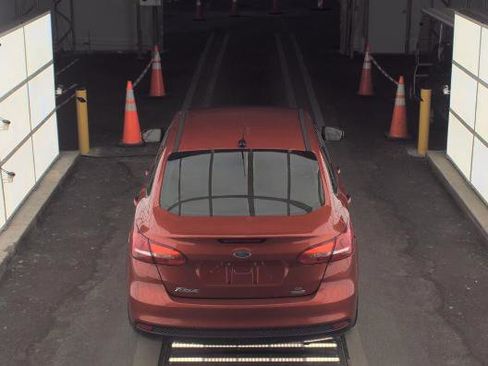 Used 2018 Ford Focus SE FWD image 4