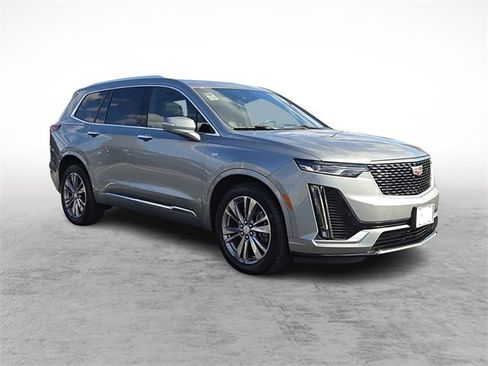 Used 2025 Cadillac XT6 Premium Luxury image 7