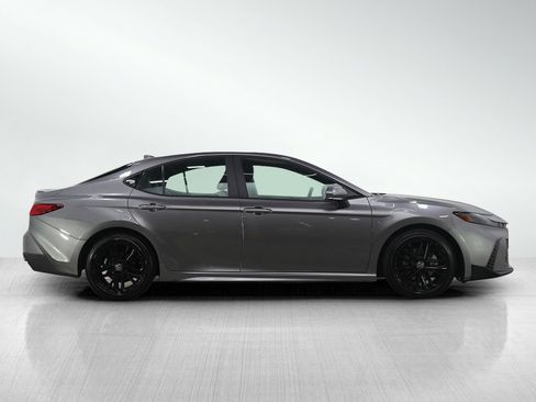 Used 2025 Toyota Camry SE image 6