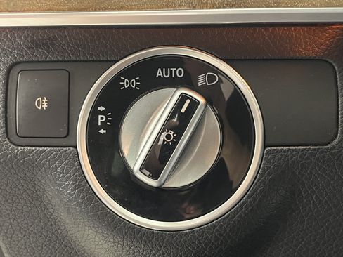 Used 2016 Mercedes-Benz E 350 4MATIC Sedan image 21