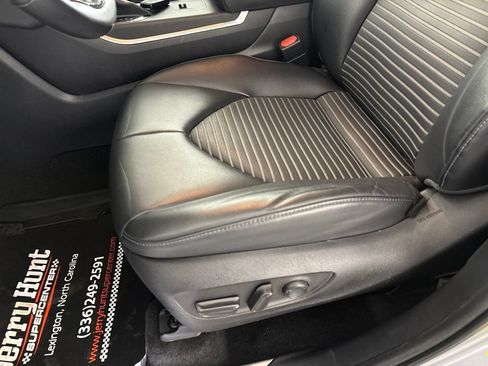 Used 2023 Toyota Highlander XSE FWD image 21