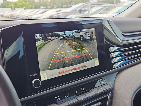 Used 2025 Toyota Camry SE image 14