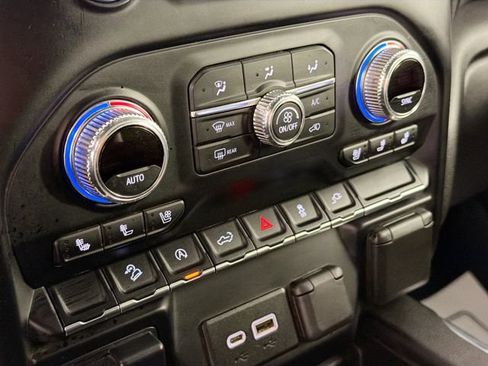 Used 2020 GMC Sierra 1500 AT4 w/ AT4 Preferred Package image 16