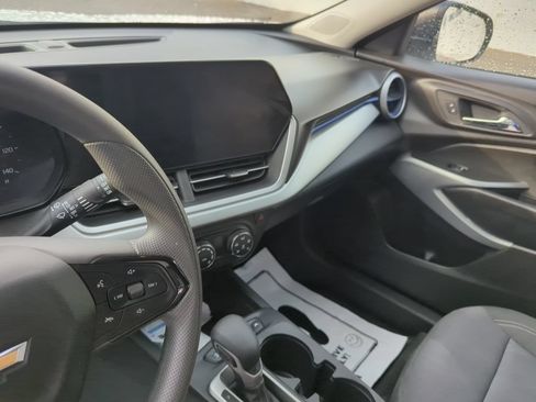 Used 2025 Chevrolet Trax LS w/ Driver Confidence Package FWD image 12