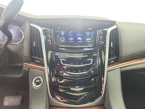 Used 2019 Cadillac Escalade Luxury image 19