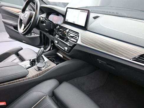 Used 2023 BMW 530e xDrive w/ Executive Package image 20