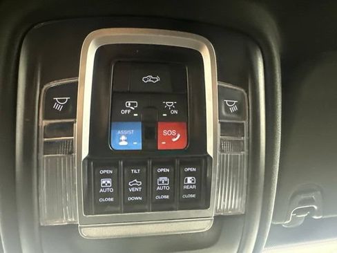 Used 2025 RAM 1500 Limited AWD/4WD image 33