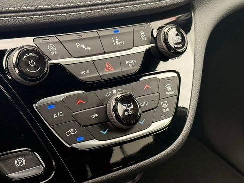 New 2026 Chrysler Pacifica Select image 15