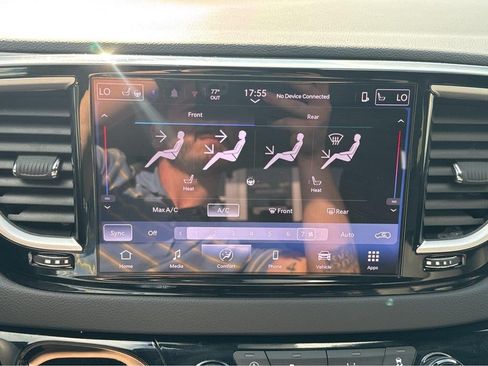 Used 2025 Chrysler Pacifica Select FWD image 25