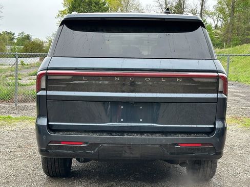 New 2025 Lincoln Navigator Reserve AWD/4WD image 4