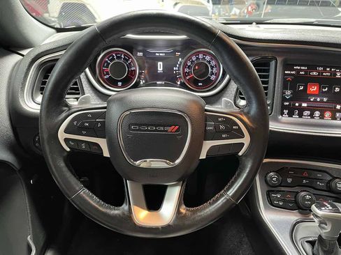 Used 2015 Dodge Challenger SXT Plus RWD image 10