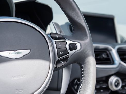 Used 2021 Aston Martin V8 Vantage image 30