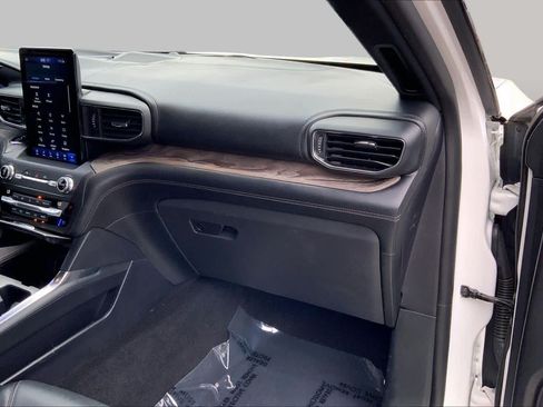 Used 2020 Ford Explorer Platinum w/ Premium Technology Package AWD/4WD image 16