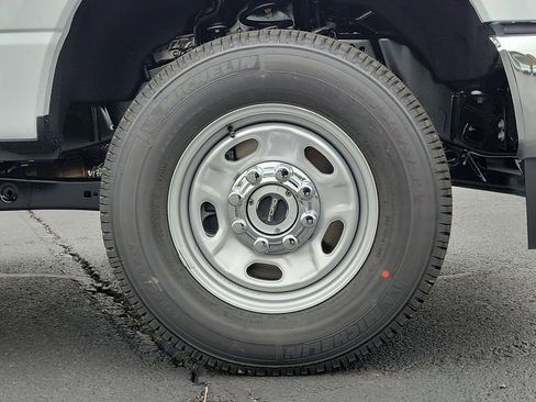 New 2026 Ford F250 XL w/ FX4 Off-Road Package image 5