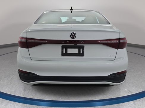 Certified 2025 Volkswagen Jetta SE w/ Sunroof Package FWD image 6