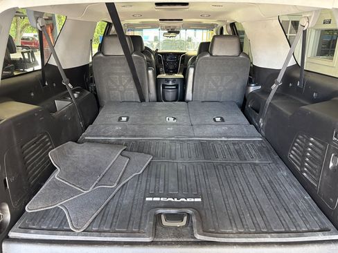 Used 2018 Cadillac Escalade ESV Premium Luxury image 17