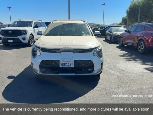 Used 2023 Kia Niro Wave FWD image 2