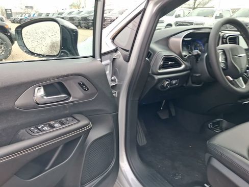 New 2026 Chrysler Pacifica Select FWD image 21