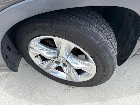 Used 2015 Toyota Highlander Limited AWD/4WD image 2