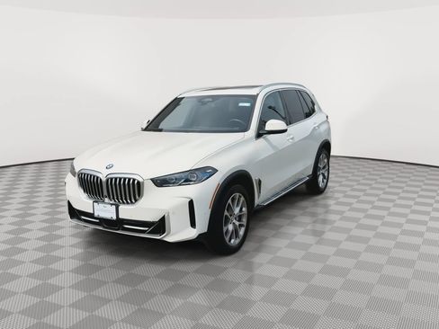 Used 2024 BMW X5 xDrive40i w/ Premium Package AWD/4WD image 4