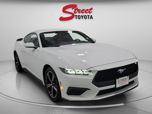 Used 2024 Ford Mustang Premium RWD image 5