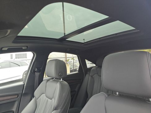 Certified 2022 Audi Q5 2.0T Premium w/ Convenience Package image 9