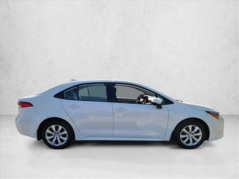 Used 2025 Toyota Corolla LE FWD image 4