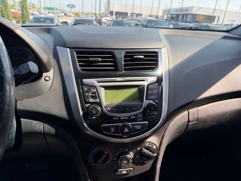 Used 2013 Hyundai Accent SE FWD image 14