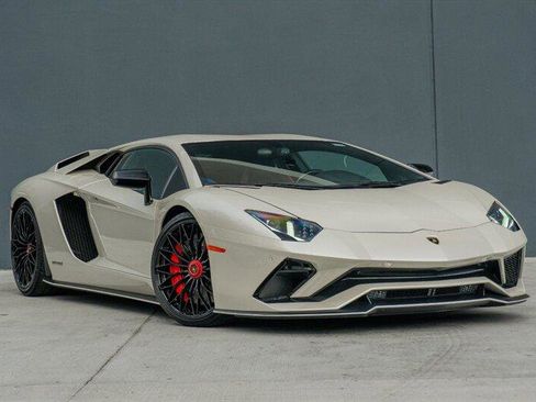 Used 2017 Lamborghini Aventador S image 2