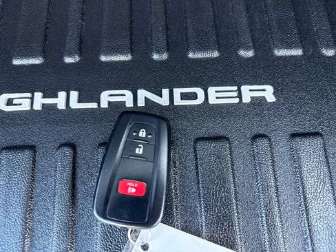 Used 2023 Toyota Highlander L FWD image 44
