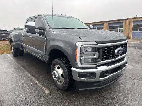Used 2023 Ford F350 Lariat w/ Lariat Ultimate Package image 3