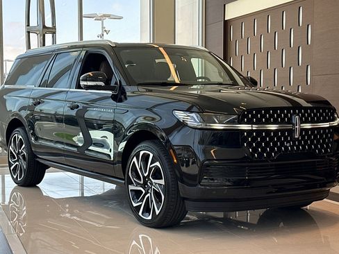 New 2026 Lincoln Navigator L Black Label AWD/4WD image 7