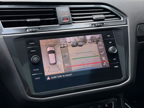 Used 2018 Volkswagen Tiguan SEL Premium image 34