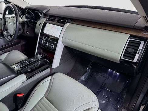 Used 2017 Land Rover Discovery HSE Luxury image 30