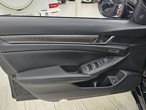 Used 2018 Honda Accord Touring image 38