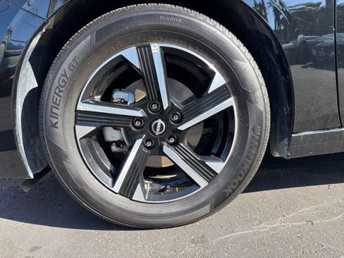 Used 2025 Nissan Sentra SV FWD image 28