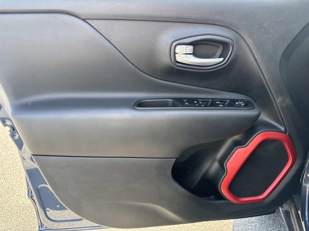 Used 2023 Jeep Renegade Trailhawk AWD/4WD image 25